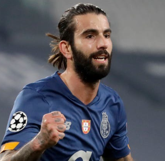 Roma in talks to bring Oliveira from Porto